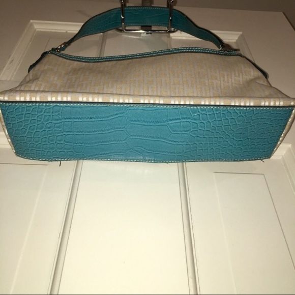 Tommy Hilfiger Shoulder Bag - Picture 6 of 6